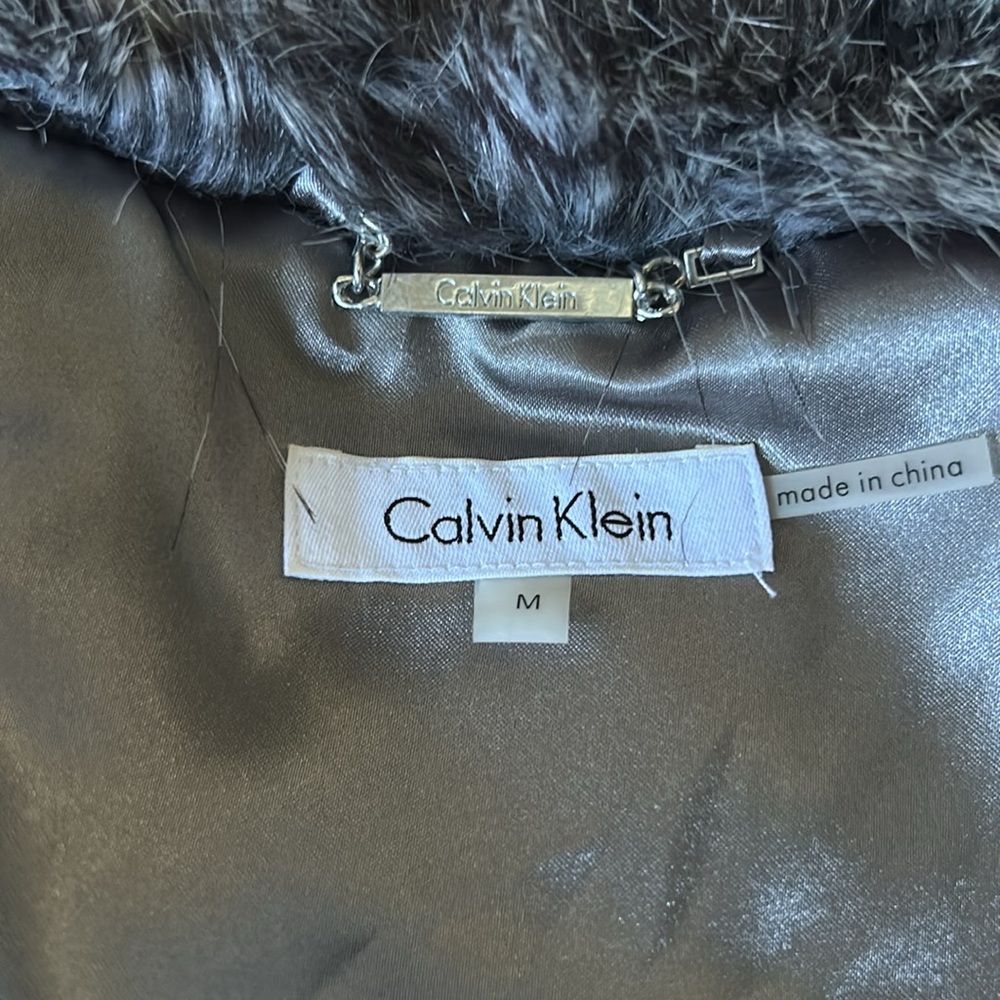 Calvin Klein gray faux fur vest- size M - Picture 4 of 6